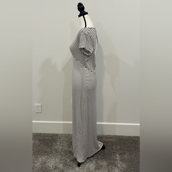 Olivia Rae Maxi Dress - Picture 2 of 3